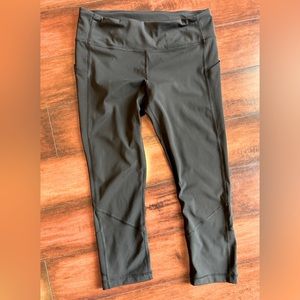 Lululemon size 8 crop
